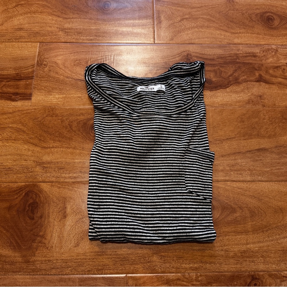 Hollister Women's Navy Blue and White Striped Top